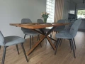 Oak dining table with a frame with a wooden finish - Malta