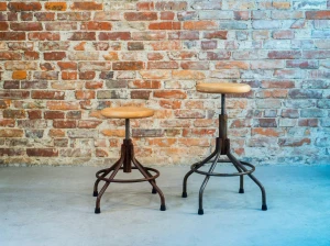 Industrialny regulowany hoker z drewnianym siedziskiem - Rotaro