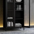 Czarna metalowo szklana witryna - Modern Angelo; aranżacja; detal